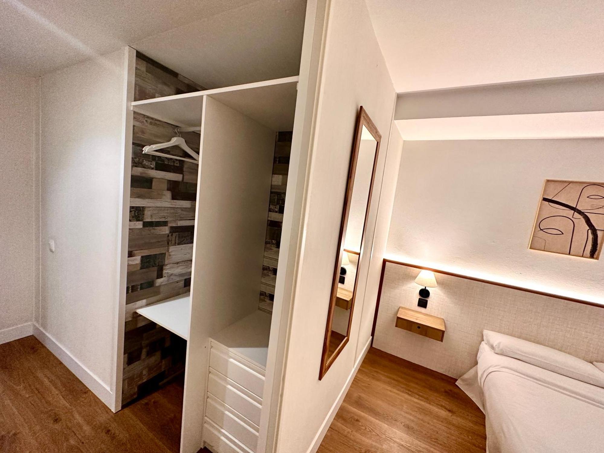 Far Home Gran Via Madrid Rum bild